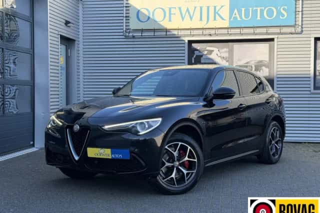 Alfa Romeo Stelvio (2018) thumbnail 2
