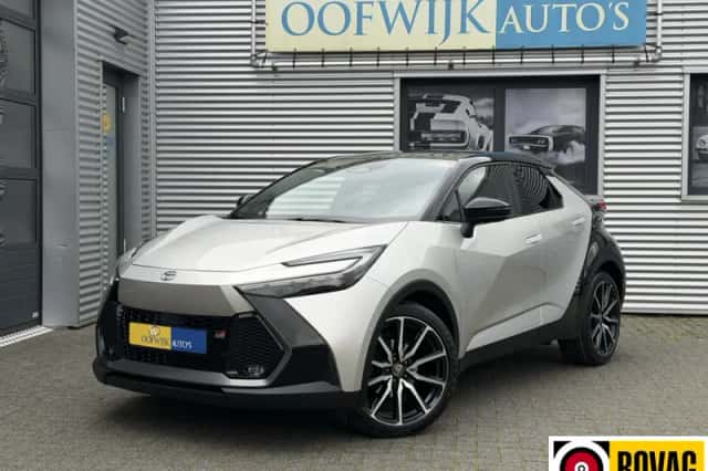 Toyota C-HR (2024) thumbnail 2