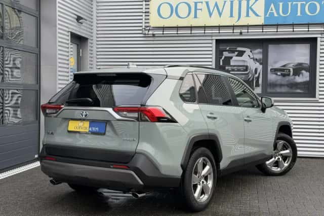 Toyota RAV4 (2022) thumbnail 3