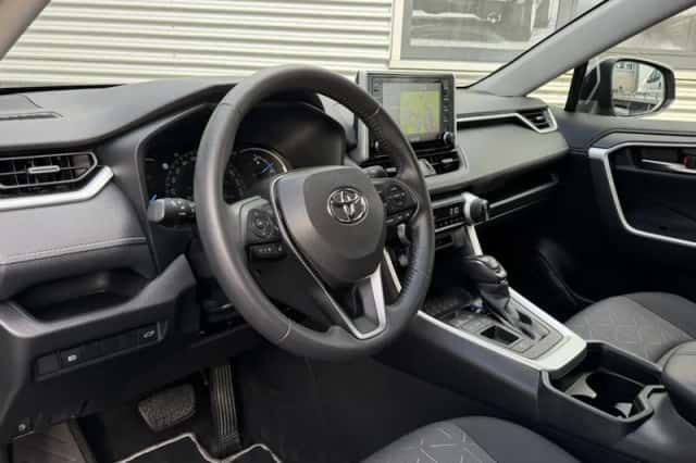 Toyota RAV4 (2022) thumbnail 5