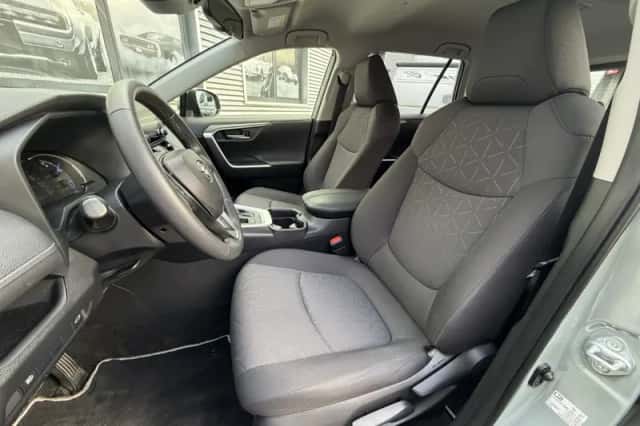 Toyota RAV4 (2022) thumbnail 6