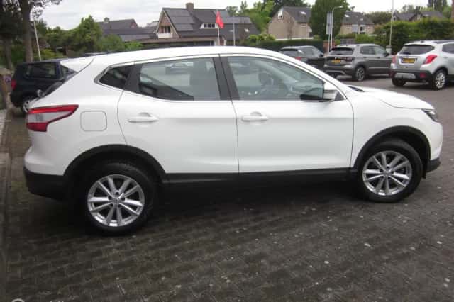 Nissan Qashqai (2016) thumbnail 3