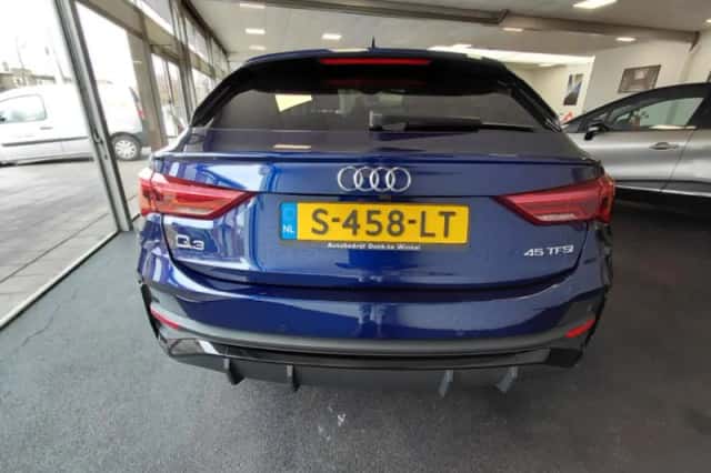 Audi Q3 (2021) thumbnail 4