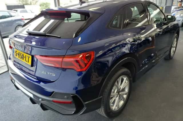 Audi Q3 (2021) thumbnail 5