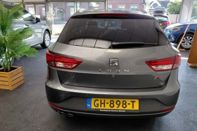 SEAT Leon (2015) thumbnail 3
