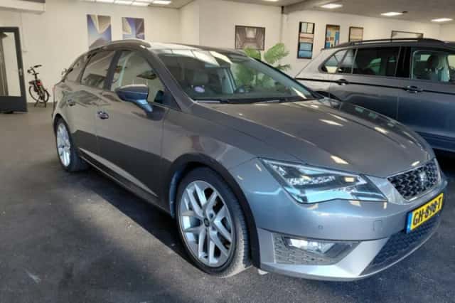 SEAT Leon (2015) thumbnail 5