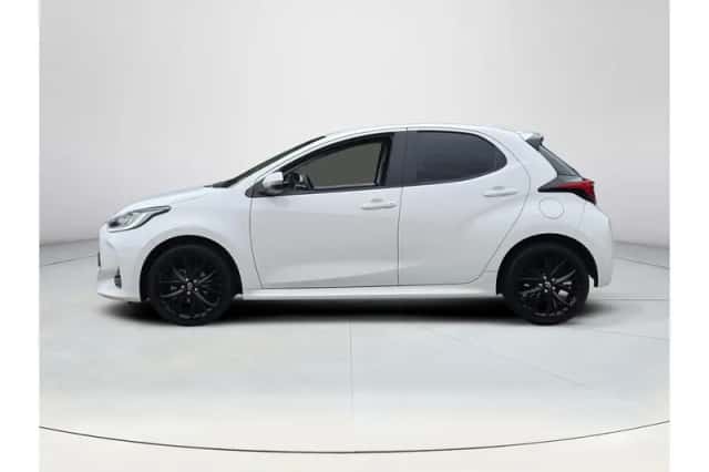Toyota Yaris (2022) thumbnail 2
