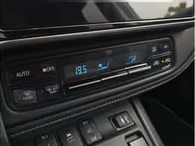 Toyota Auris (2018) thumbnail 18