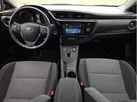 Toyota Auris (2018) thumbnail 9