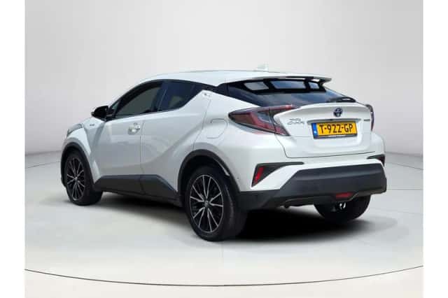 Toyota C-HR (2018) thumbnail 2