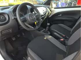 Toyota Aygo X (2024) thumbnail 12