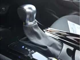 Toyota C-HR (2021) thumbnail 11