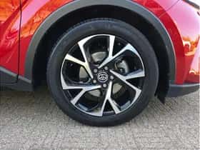 Toyota C-HR (2021) thumbnail 14