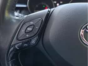 Toyota C-HR (2021) thumbnail 16