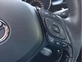 Toyota C-HR (2021) thumbnail 18