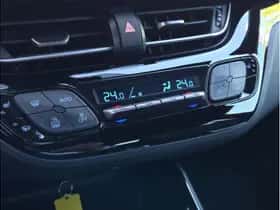 Toyota C-HR (2021) thumbnail 21