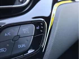 Toyota C-HR (2021) thumbnail 22