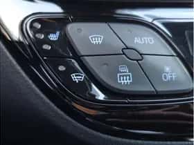 Toyota C-HR (2021) thumbnail 23