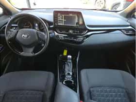 Toyota C-HR (2021) thumbnail 9