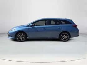 Toyota Auris (2016) thumbnail 2
