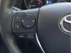 Toyota Auris (2016) thumbnail 16