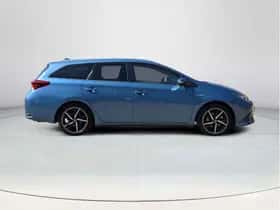 Toyota Auris (2016) thumbnail 6