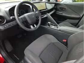 Toyota C-HR (2024) thumbnail 16
