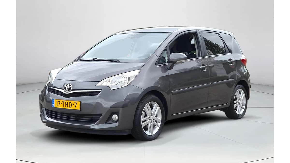 Toyota Verso-S (2012) — foto 1