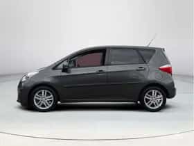 Toyota Verso-S (2012) thumbnail 2