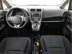 Toyota Verso-S (2012) thumbnail 9