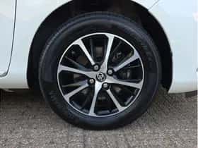 Toyota Yaris (2018) thumbnail 12