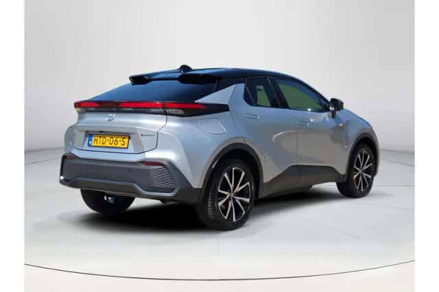 Toyota C-HR (2025) thumbnail 5