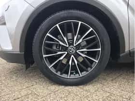 Toyota C-HR (2018) thumbnail 13