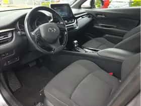 Toyota C-HR (2018) thumbnail 14