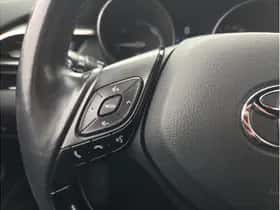 Toyota C-HR (2018) thumbnail 15