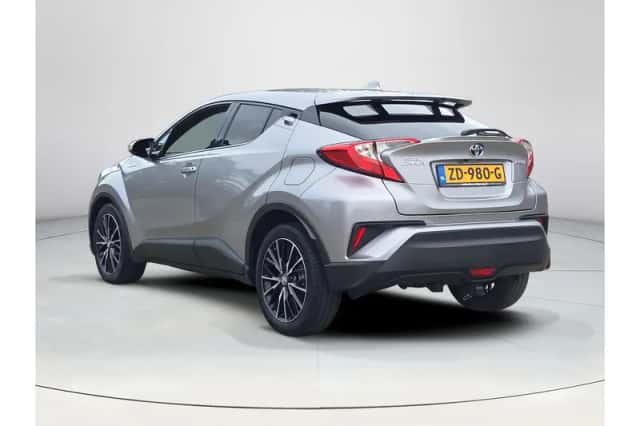 Toyota C-HR (2018) thumbnail 3