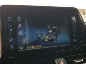 Toyota C-HR (2018) thumbnail 24