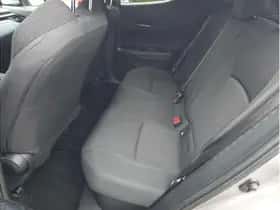 Toyota C-HR (2018) thumbnail 30