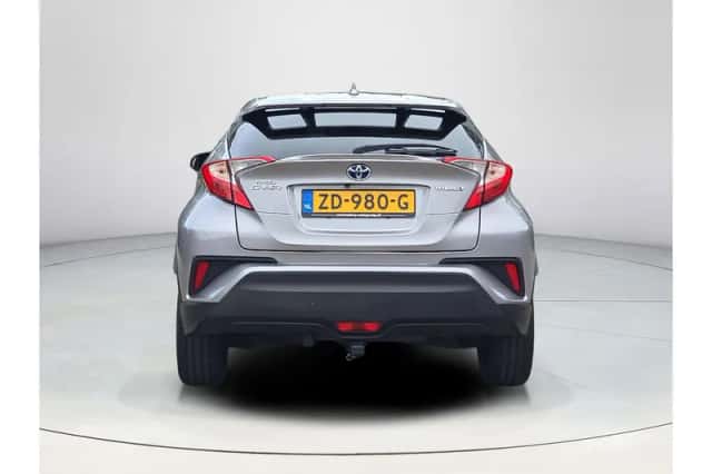 Toyota C-HR (2018) thumbnail 4