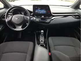 Toyota C-HR (2018) thumbnail 9