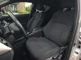 Toyota C-HR (2018) thumbnail 10