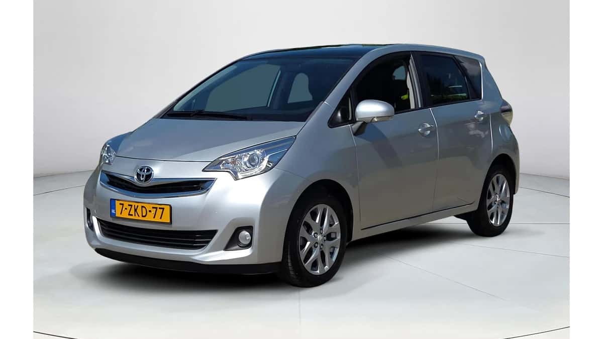 Toyota Verso-S (2015) — foto 1