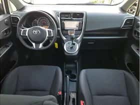 Toyota Verso-S (2015) thumbnail 9