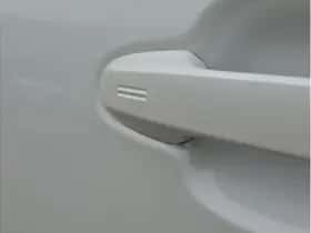 Toyota C-HR (2020) thumbnail 21