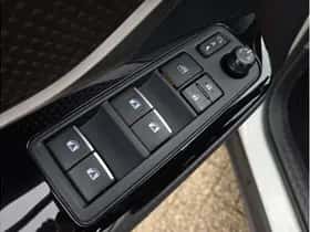 Toyota C-HR (2020) thumbnail 26