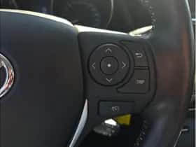 Toyota Auris (2017) thumbnail 17