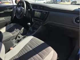 Toyota Auris (2017) thumbnail 18