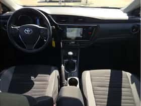 Toyota Auris (2017) thumbnail 9
