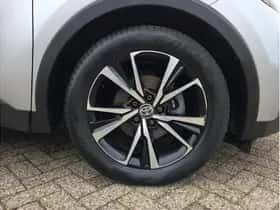 Toyota C-HR (2024) thumbnail 14