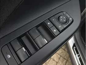 Toyota C-HR (2024) thumbnail 31
